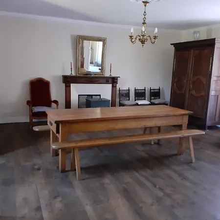 בית נופש Maison Auvergnate 8 Pers